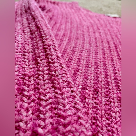 Pink Sweater! 💗 - Picture 3 of 3
